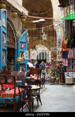 Khan Al-Khalili Basar Market, Kairo, Südtor, Bab Al-Ghuri, Souk. Ägypten Stockfoto