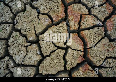 Zerbrochener getrockneter Schlamm am Ufer des Amistad International Reservoir in Del Rio Texas. Stockfoto