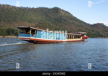 Blick über den Mekong bei Luang Prabang, Provinz Luang Prabang, Laos, Asien Stockfoto