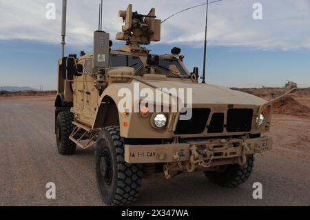 US Army Oshkosh M-ATV in der Wüste Texas Stockfoto