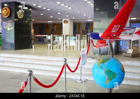 MOSKAU, RUSSLAND - 21. Juni 2014: Innenraum des Tupolew-Museums. Maßstabsgetreue Modelle von Flugzeugen. Stalin Route. Nonstop-Flug: Moskau - UDD Island - Nonstop-Flug Stockfoto