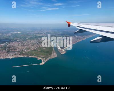 Italien, Latium, Luftaufnahme von der Thyrrhenian Küste und Stadt Fiumicino (Tiber in der Mitte) Stockfoto