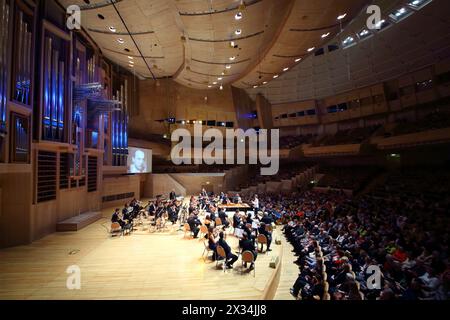 MOSKAU - 20. April 2015: Konzert zum 100. Jahrestag von David Aschkenazy im Haus der Musik im Saal Svetlanov Stockfoto