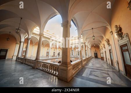 GENUA, ITALIEN - 6. August 2016: Spielhalle im Doria Tursi-Palast in Genua. Dieser Palast, einer von drei, die zusammen das Musei di Strada Nuova bilden. Stockfoto