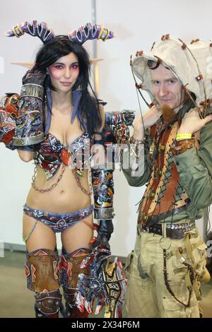 MOSKAU - 12. Oktober 2014: Porträt von Cosplayern auf der EveryCon 2014 im Ausstellungszentrum Sokolniki Stockfoto