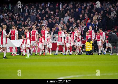 Amsterdam, Niederlande. April 2024. AMSTERDAM, NIEDERLANDE - 24. APRIL: Spieler des AFC Ajax treten während des niederländischen Eredivisie-Spiels zwischen AFC Ajax und Excelsior Rotterdam am 24. April 2024 in der Johan Cruijff Arena in Amsterdam ein. (Foto von Andre Weening/Orange Pictures) Credit: Orange Pics BV/Alamy Live News Stockfoto