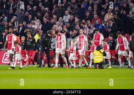 Amsterdam, Niederlande. April 2024. AMSTERDAM, NIEDERLANDE - 24. APRIL: Spieler des AFC Ajax treten während des niederländischen Eredivisie-Spiels zwischen AFC Ajax und Excelsior Rotterdam am 24. April 2024 in der Johan Cruijff Arena in Amsterdam ein. (Foto von Andre Weening/Orange Pictures) Credit: Orange Pics BV/Alamy Live News Stockfoto