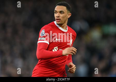 Trent Alexander-Arnold aus Liverpool während des Premier League-Spiels Everton gegen Liverpool im Goodison Park, Liverpool, Großbritannien, 24. April 2024 (Foto: Craig Thomas/News Images) Stockfoto