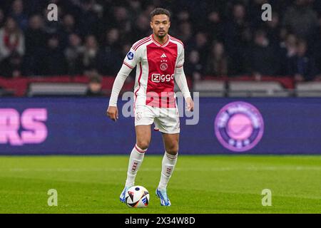 Amsterdam, Niederlande. April 2024. AMSTERDAM, NIEDERLANDE - 24. APRIL: Devyne Rensch von AFC Ajax dribbelt während des niederländischen Eredivisie-Spiels zwischen AFC Ajax und Excelsior Rotterdam in der Johan Cruijff Arena am 24. April 2024 in Amsterdam. (Foto von Andre Weening/Orange Pictures) Credit: Orange Pics BV/Alamy Live News Stockfoto