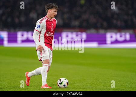 Amsterdam, Niederlande. April 2024. AMSTERDAM, NIEDERLANDE - 24. APRIL: Mika Godts von AFC Ajax dribbelt während des niederländischen Eredivisie-Spiels zwischen AFC Ajax und Excelsior Rotterdam in der Johan Cruijff Arena am 24. April 2024 in Amsterdam. (Foto von Andre Weening/Orange Pictures) Credit: Orange Pics BV/Alamy Live News Stockfoto