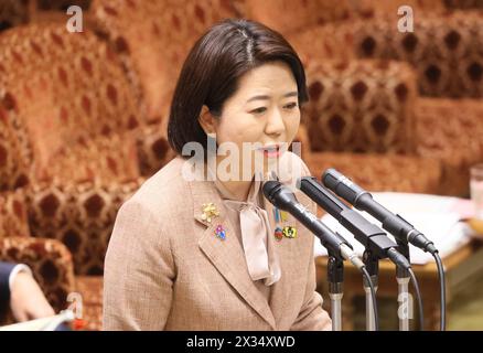 Tokio, Japan. April 2024. Der japanische Weltausstellungsminister Hanako Jimi beantwortet eine Frage auf der Sitzung des Haushaltsausschusses des Oberhauses beim Nationalen Parlament in Tokio am Mittwoch, den 24. April 2024. (Foto: Yoshio Tsunoda/AFLO) Stockfoto