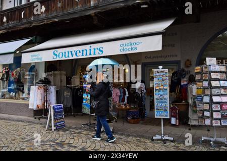 Oberammergau ist eine Gemeinde im oberbayerischen Landkreis Garmisch-Partenkirchen - sie liegt im Naturpark Ammergauer Alpen. Der gleichnamige Hauptort ist Sitz der Gemeindeverwaltung. Foto: Andenken bzw Souvenirs, Souvenirshop *** Oberammergau ist eine Gemeinde im oberbayerischen Landkreis Garmisch Partenkirchen und liegt im Naturpark Ammergauer Alpen die gleichnamige Hauptort ist Sitz der Gemeindeverwaltung Foto-Souvenirs, Souvenirladen Stockfoto