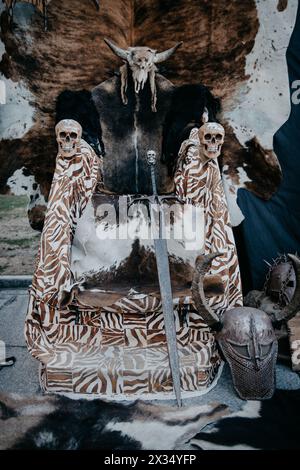 Künstlicher Schädel, fotografiert während mittelalterlicher Tage in Avila, spanien Stockfoto