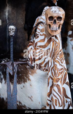 Künstlicher Schädel, fotografiert während mittelalterlicher Tage in Avila, spanien Stockfoto