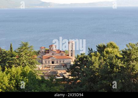 St. Clemens Kirche am Plaosnik-Standort in Ohrid. Erbaut im Jahr 893 n. Chr. und rekonstruiert im Jahr 2002, ist dies eines der beliebtesten Touristenziele Stockfoto