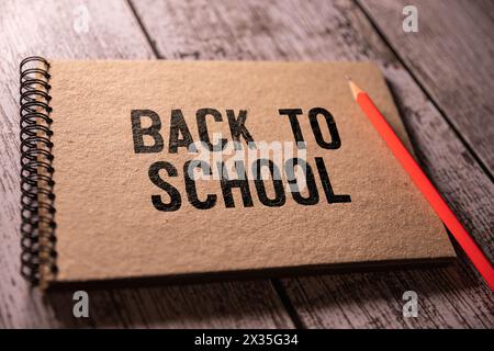 Kreatives Konzept mit Back-to-School-Thema. Stockfoto