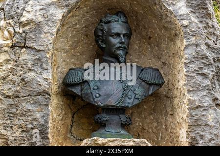 Büste von König Ludwig II., bei der Ruine von Schloss Falkenstein, bei Pfronten, Ostallgaeu, Allgaeu, Bayern, Deutschland Stockfoto