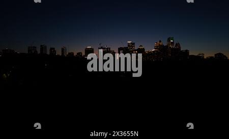 Panoramablick auf die Skyline von Atlanta bei Sonnenuntergang vom Piedmont Park Stockfoto