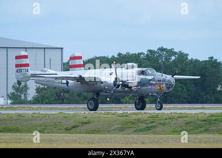Sanford, Florida, USA, 21. April 2024, B-25 Bomber 'Panchito' während der Orlando Air Show 2024 auf dem Orlando, Sanford International Airport. (Foto Stockfoto