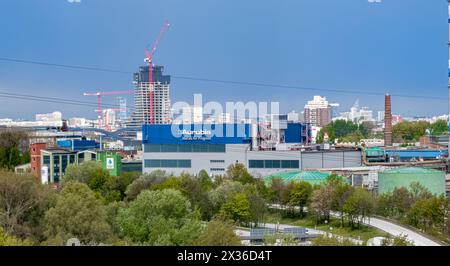 Hamburg, Deutschland. April 2024. Blick auf die Kupferhütte Aurubis im Gewerbegebiet Peute im Hamburger Stadtteil Veddel. Quelle: Markus Scholz/dpa/Alamy Live News Stockfoto