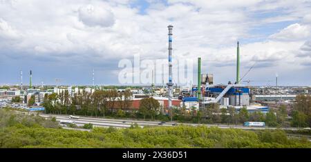 Hamburg, Deutschland. April 2024. Blick auf die Kupferhütte Aurubis im Gewerbegebiet Peute im Hamburger Stadtteil Veddel. Quelle: Markus Scholz/dpa/Alamy Live News Stockfoto