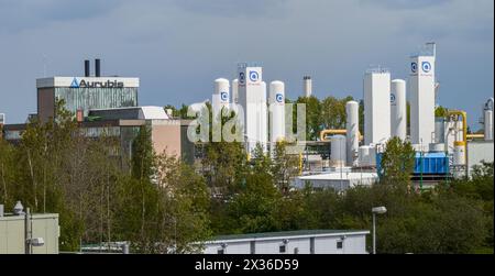 Hamburg, Deutschland. April 2024. Blick auf die Kupferhütte Aurubis im Gewerbegebiet Peute im Hamburger Stadtteil Veddel. Quelle: Markus Scholz/dpa/Alamy Live News Stockfoto