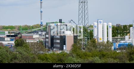 Hamburg, Deutschland. April 2024. Blick auf die Kupferhütte Aurubis im Gewerbegebiet Peute im Hamburger Stadtteil Veddel. Quelle: Markus Scholz/dpa/Alamy Live News Stockfoto