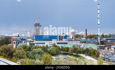 Hamburg, Deutschland. April 2024. Blick auf die Kupferhütte Aurubis im Gewerbegebiet Peute im Hamburger Stadtteil Veddel. Quelle: Markus Scholz/dpa/Alamy Live News Stockfoto