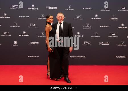 Madrid, Spanien. April 2024. Boris Becker und seine Frau posieren auf dem roten Teppich während der Verleihung der Laureus World Sports Awards 2024 im Palacio de Cibeles in Madrid. (Foto: Nacho Lopez/SOPA Images/SIPA USA) Credit: SIPA USA/Alamy Live News Stockfoto