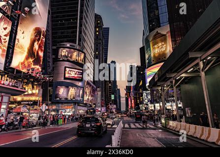 New York City, USA - 11. Juni 2023: Times Square im Zentrum von New york. ny City Street mit Plakatwand. broadway Street von new york city Stockfoto
