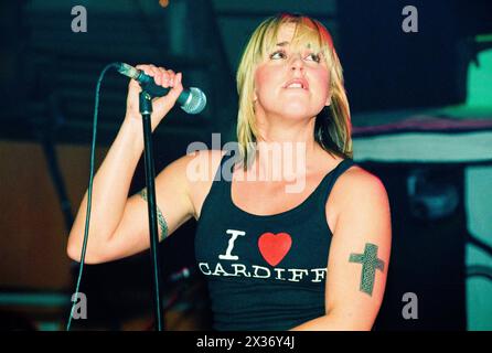 MEL C, KONZERT, SOLO, 2000: Ex Spice Girl Mel C – Melanie Chisholm – Live-Solo in der Cardiff St David’s Hall am 21. September 2000. Foto: Rob Watkins. INFO: Mel C, geb. Melanie Chisholm am 12. Januar 1974 in Whiston, England, wurde in den 90er Jahren als Mitglied der Spice Girls bekannt Ihre Solokarriere blühte mit Hits wie „Never Be the Same Again“ auf, die ihr beständiges Talent demonstrierten. Stockfoto