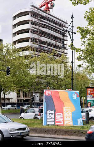 Ein Plakat der Partei AfD zur Europawahl. 6. bis 9. Juni 2024 wählen Sie die Bürgerinnen und Bürger der Europäischen Union EU zum zehnten Mal das Europäische Parlament. In Deutschland wird am Sonntag, 9. Juni 2024 gewählt. Berlin, 23.04.2024 *** Ein Poster der AfD-Partei für die Europawahlen vom 6. Bis 9. Juni 2024 wählen die Bürger der Europäischen Union zum zehnten Mal das Europaparlament in Deutschland, Wahlen finden am Sonntag, 9. Juni 2024 statt Berlin, 23 04 2024 Foto:XS.xZeitzx/xFuturexImagex europawahl plakate 4411 Stockfoto