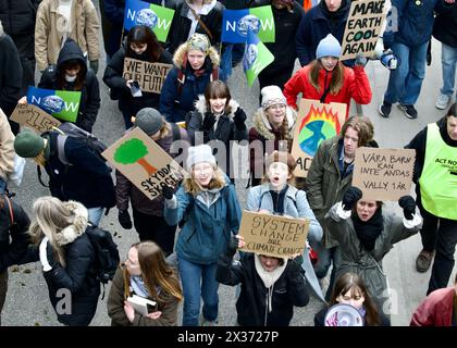 STOCKHOLM, SCHWEDEN - 19. APRIL 2024: Greta Thunberg und Fridays for Future Demonstration in Stockholm. Stockfoto