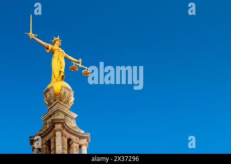 Lady Justice Statue auf der Old Bailey, Central Criminal Court, London, Großbritannien Stockfoto