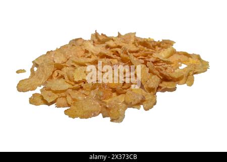 Cornflakes sind auf weißem Hintergrund verstreut für ein herzhaftes Frühstück. Stockfoto