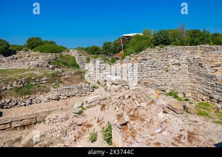 Blick auf die antiken Ruinen der Stadt Troja im Frühling. Besuchen Sie Türkei Concept Hintergrundfoto. Stockfoto