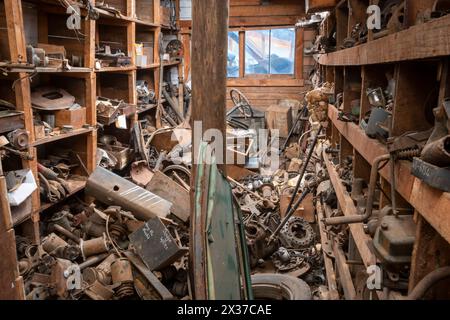 Schrottplatz „Crash Palace“, Horopito, Waimarino, Nordinsel, Neuseeland Stockfoto