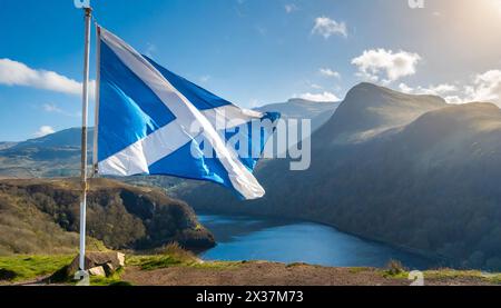 Die Fahne von Schottland flattert im Wind Stockfoto