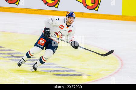 EHC Red Bull München Stürmer #11 Frederik Tiffels beim Spiel der Champions Hockey League gegen EV Zug in der Bossard Arena. (Zug, Schweiz, 23,1 Stockfoto