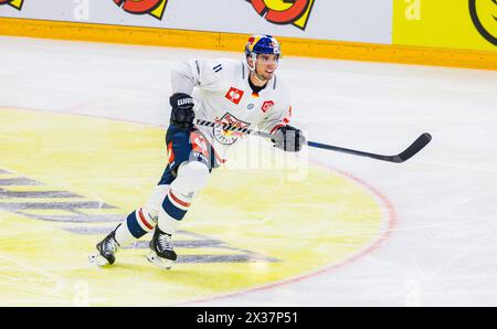 EHC Red Bull München Stürmer #11 Frederik Tiffels beim Spiel der Champions Hockey League gegen EV Zug in der Bossard Arena. (Zug, Schweiz, 23,1 Stockfoto