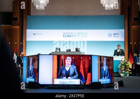 15. Petersberger Klimadialog Dr. Robert Habeck, Bundesminister für Wirtschaft und Klimaschutz beim 15. Petersberger Klimadialog im Auswaertigen Amt zur Diskussionsrunde nationale Klimapläne für Investitionen ausgerichtet auf 1.5ÂC und klimaresistente Entwicklung , Berlin , 25.04.2024 Berlin Deutschland *** 15 Petersberg Klimadialog Dr. Robert Habeck, Bundesminister für Wirtschaft und Klimaschutz beim 15 Petersberg Klimadialog im Auswärtigen Amt zur Diskussionsrunde nationale Klimapläne für Investitionen im Einklang mit 1 5C und klimaresistenter Entwicklung , Stockfoto