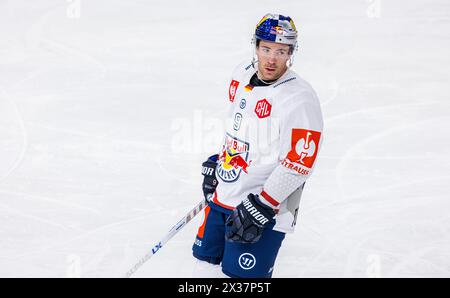 EHC Red Bull München Stürmer #9 Ben Street beim Spiel der Champions Hockey League gegen EV Zug in der Bossard Arena. (Zug, Schweiz, 23.11.2022) Stockfoto