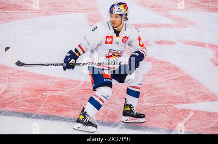 EHC Red Bull München Stürmer #8 Austin Ortega während dem Spiel der Champions Hockey League gegen EV Zug in der Bossard Arena. (Zug, Schweiz, 23.11.20 Stockfoto