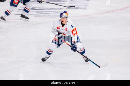 EHC Red Bull München Stürmer #91 Filip Varejcka während dem Spiel der Champions Hockey League gegen EV Zug in der Bossard Arena. (Zug, Schweiz, 23.11. Stockfoto