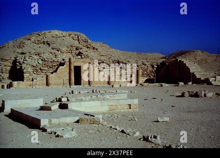 Blick auf das Grabhaus Suedhaus des Koenigs Djoser Aegypten Mittelaegypten Memphis Sakkara Memphis Grabhaus Koenig Djoser *** Blick auf das Grabhaus Südhaus des Königs Djoser Ägypten Mittelägypten Memphis Sakkara Memphis Grabhaus König Djoser *** Blick auf das Grabhaus Südhaus des Königs Djoser Stockfoto