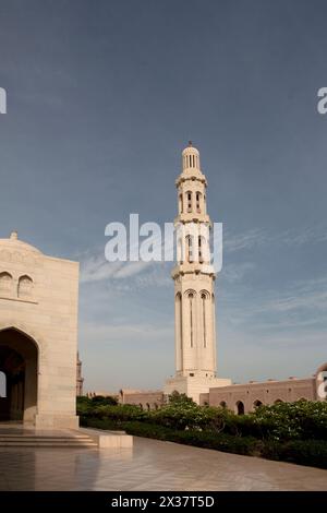 Zentrales Minarett Sultan qaboos große Moschee muscat oman im Nahen Osten Stockfoto