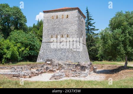 Der venezianische Turm im Archäologischen Nationalpark Butrint in Südalbanien Stockfoto