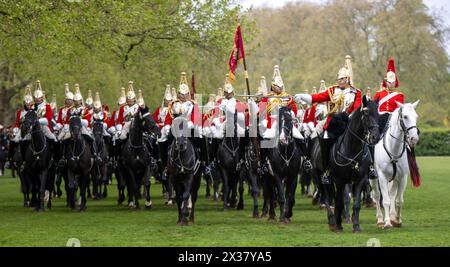 London, Großbritannien. April 2024. Household Cavalry Major General's Review Hyde Park London UK Credit: Ian Davidson/Alamy Live News Stockfoto