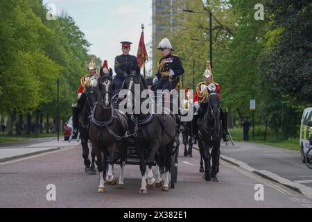 London, Großbritannien. April 2024. Major General James Bowder reitet während seiner jährlichen Inspektion des Household Cavalry Mounted Regiment im Hyde Park Credit: amer ghazzal/Alamy Live News Stockfoto