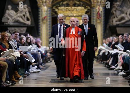 Neuseelands Hochkommissar im Vereinigten Königreich, Phil Goff und Australiens Hochkommissar im Vereinigten Königreich, Stephen Smith, nehmen an der Gedenkfeier und Thanksgiving zum Anzac Day in der Westminster Abbey in London Teil. Bilddatum: Donnerstag, 25. April 2024. Stockfoto